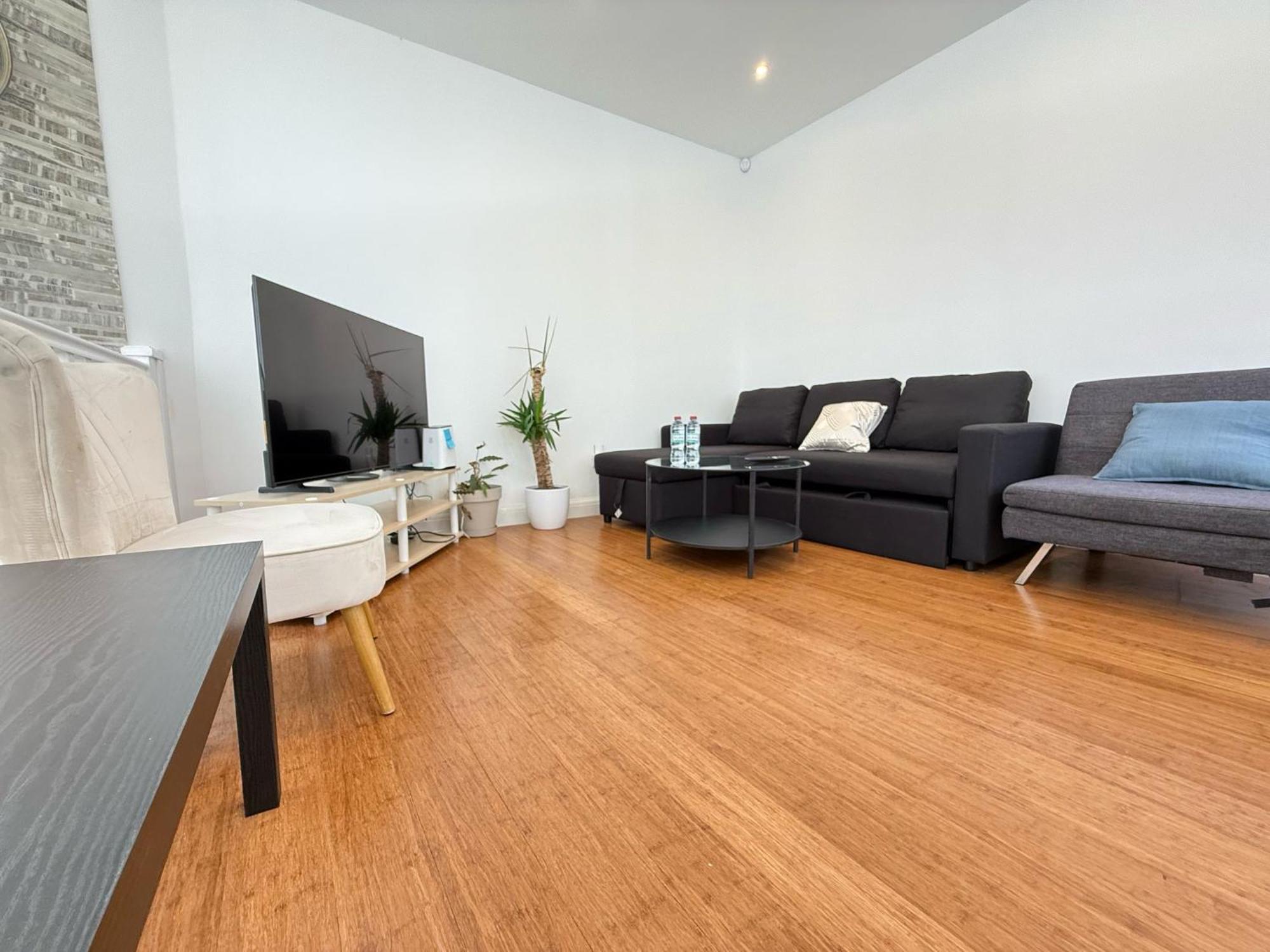 Bell Street 2 Bedroom Flat A London